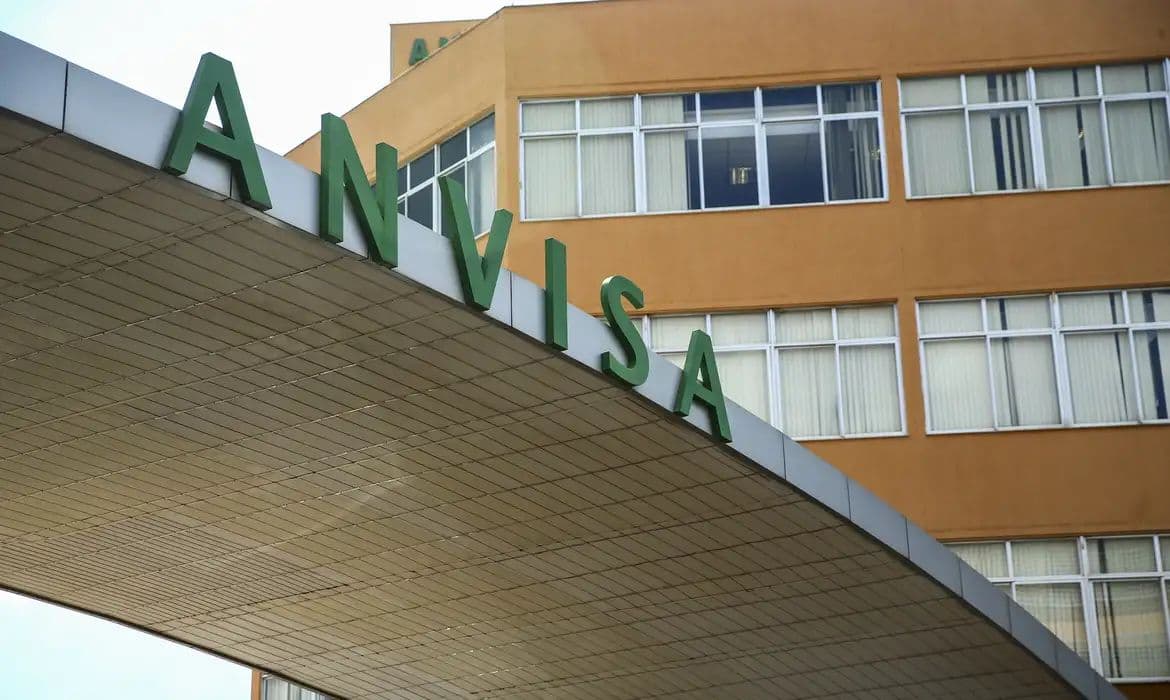 Anvisa determina recolhimento de lote de água mineral Crystal por bactéria