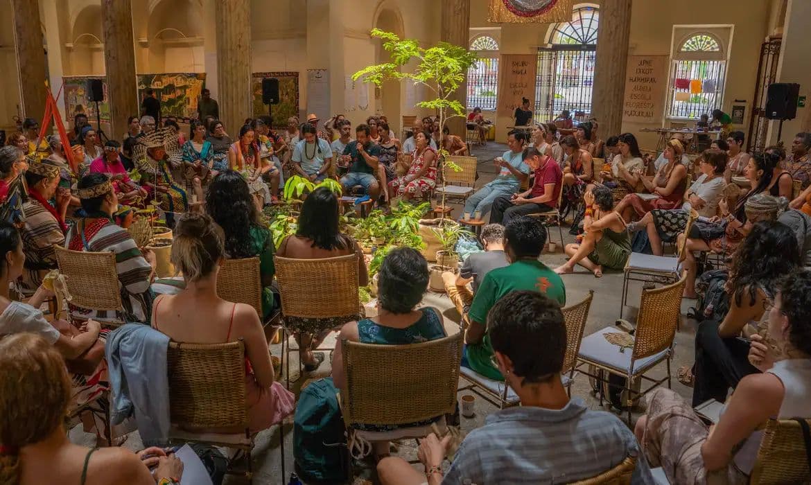 Exposição em São Paulo destaca a pedagogia e a arte dos povos indígenas