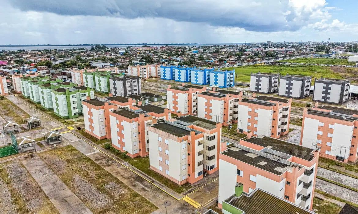 Governo libera R$ 20,5 bilhões para habitação e órgãos federais