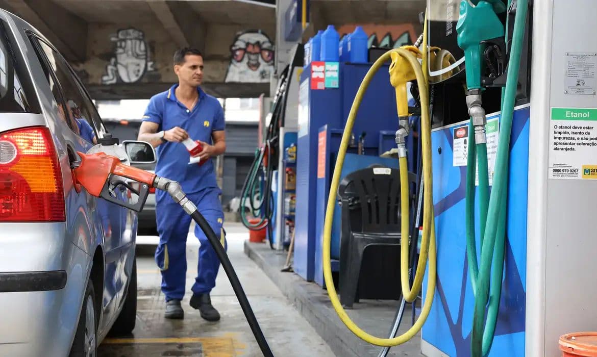 Governo libera R$ 550 milhões para subsidiar importação de diesel