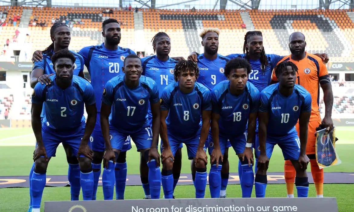 Haiti altera uniforme da Copa do Mundo após veto da Fifa por teor político