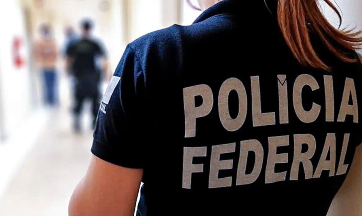 PF apreende celulares em Niterói contra violência sexual infantojuvenil