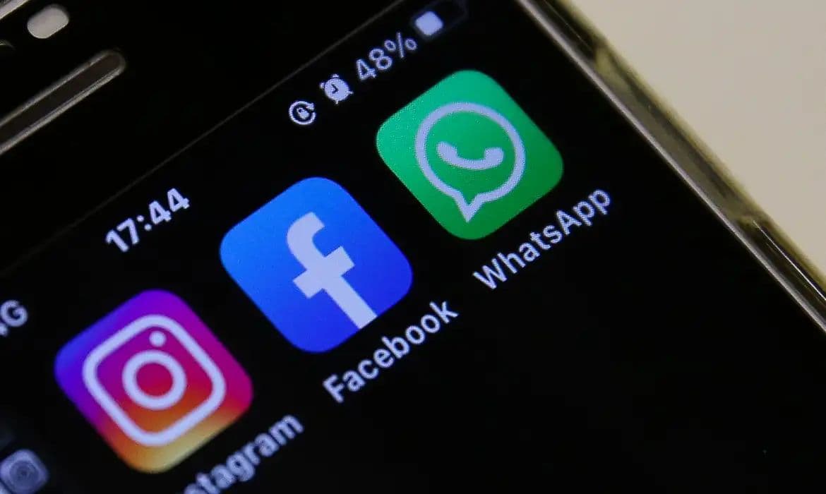 Reino Unido anuncia proibição de redes sociais para menores de 16 anos