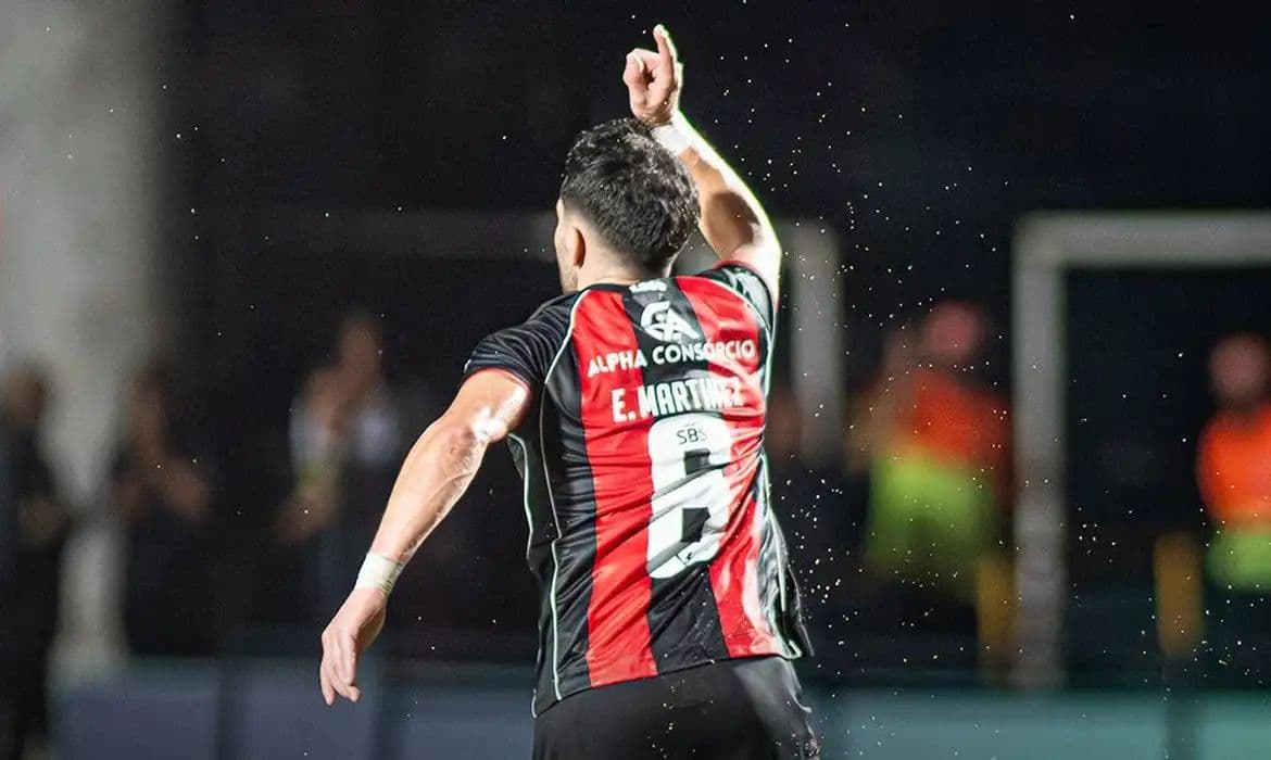Vitória bate Fortaleza de virada e conquista o penta da Copa do Nordeste