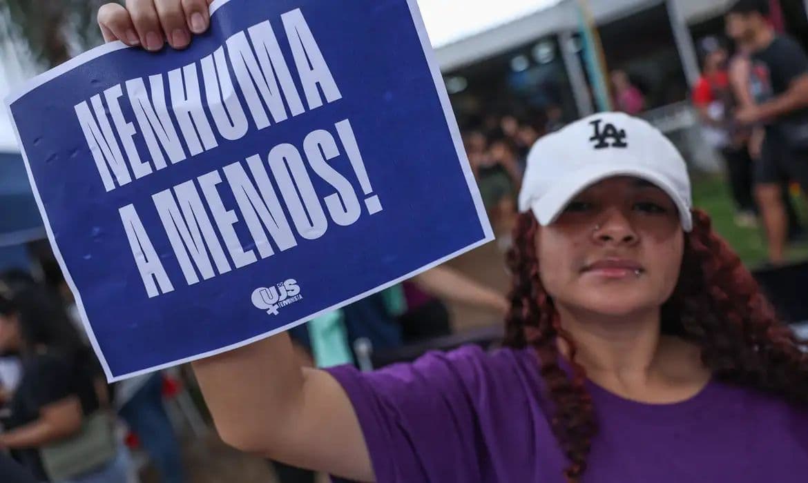 Voz do Brasil terá espaço diário para divulgar apoio a mulheres agredidas