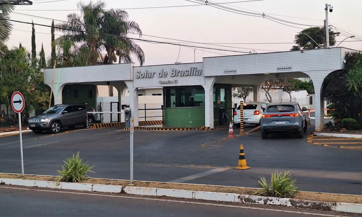 Bolsonaro pede ao STF autorização para receber Javier Milei em prisão domiciliar