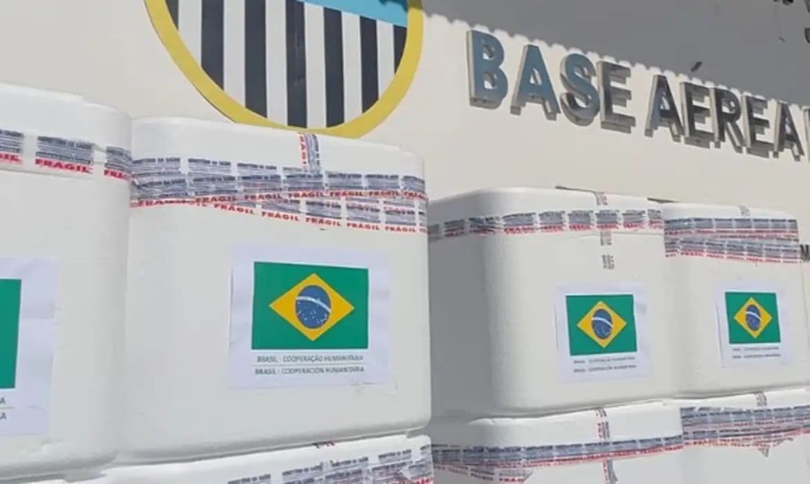 Brasil envia 690 mil doses de vacinas como ajuda humanitária à Venezuela