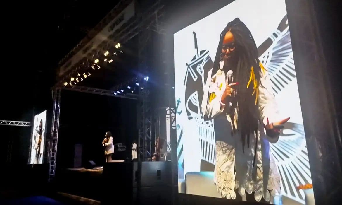 Carla Akotirene critica redução do debate sobre racismo no Brasil