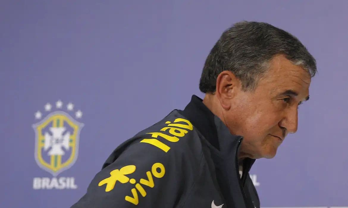 Carlos Alberto Parreira segue internado em UTI com infecção pulmonar