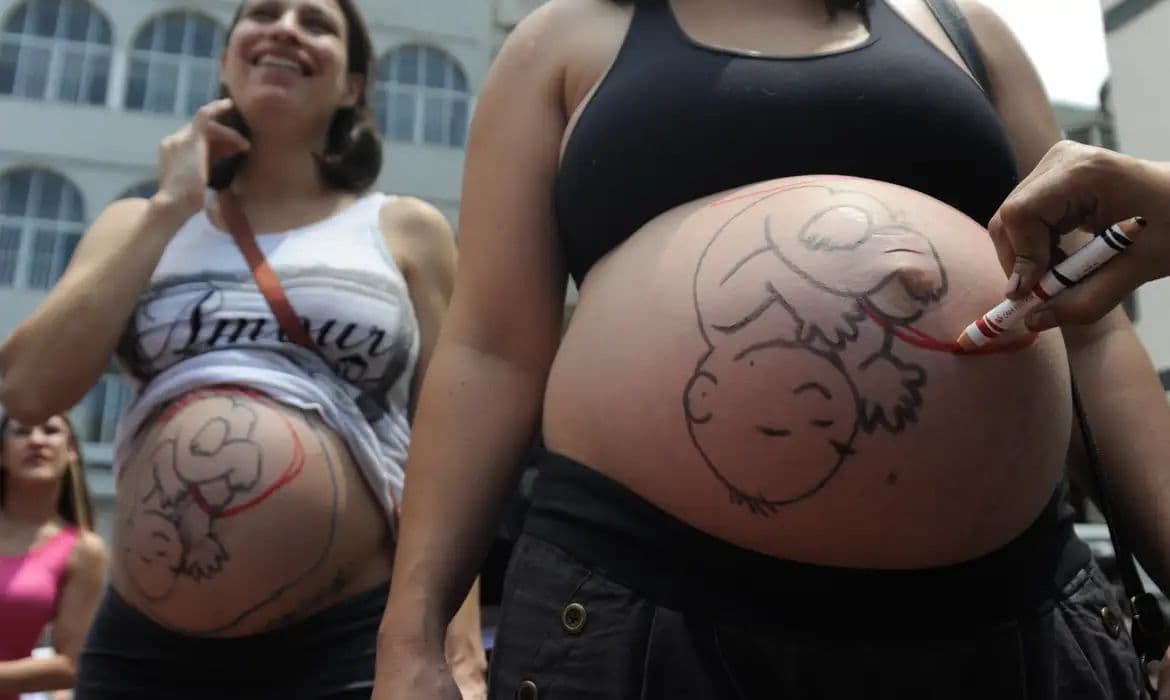 Cesarianas no Brasil: Fatores Sociais e Estruturais Influenciam a Decisão
