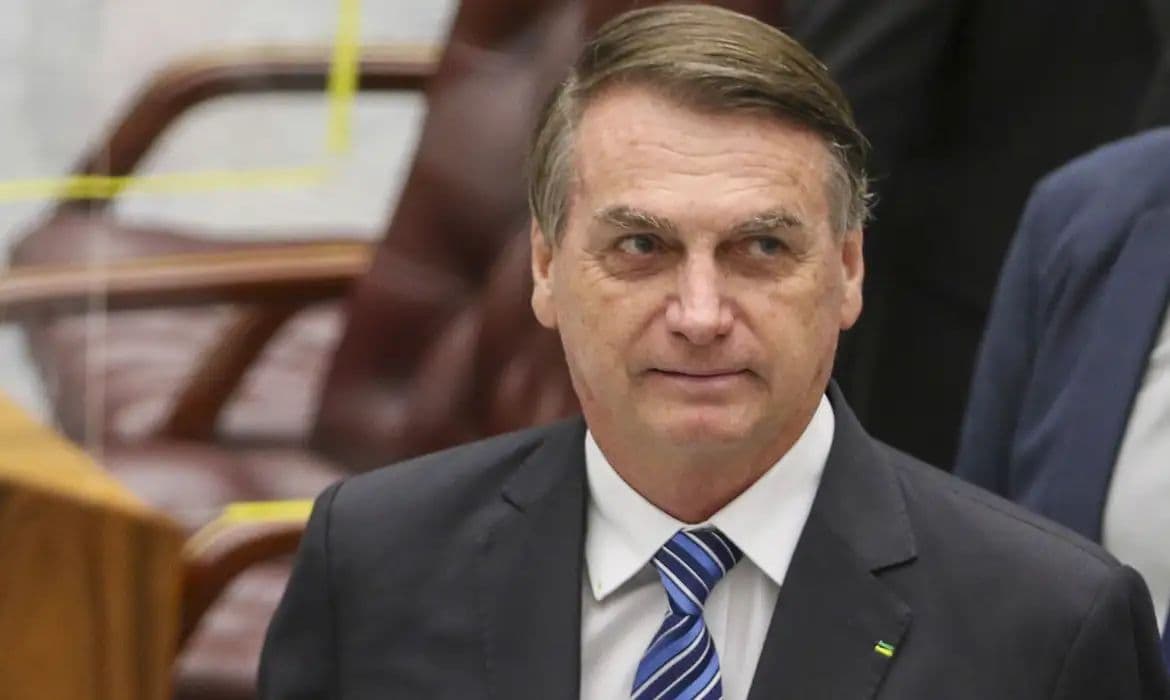 Exército entrega armas de Bolsonaro à PF, mas aponta falta de itens