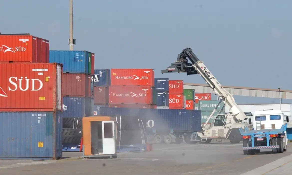 Exportações brasileiras aos EUA crescem após tarifas de Trump