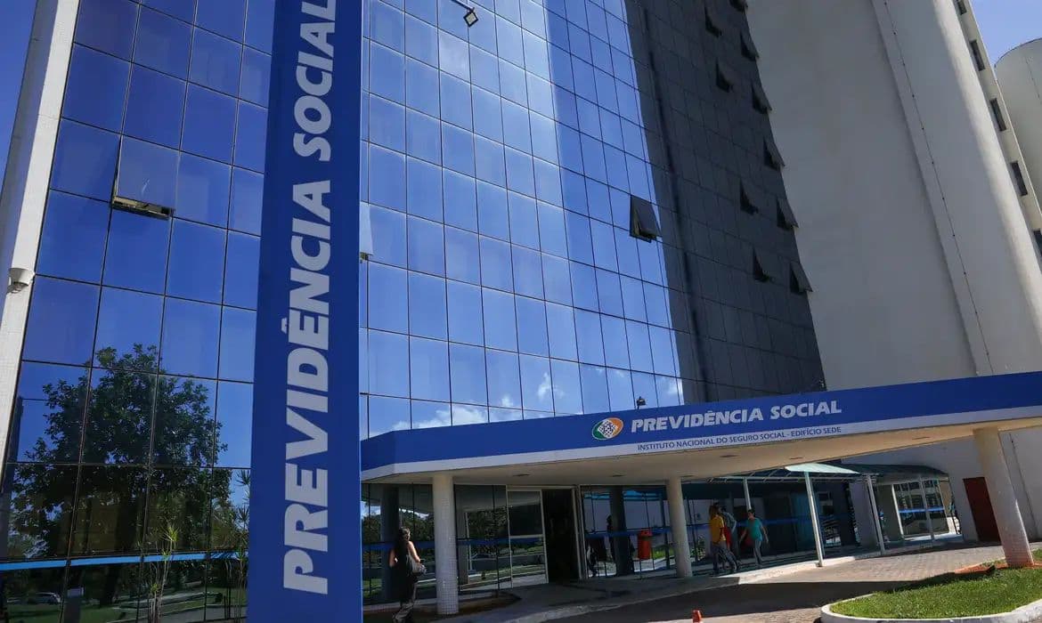 Fila do INSS atinge o menor nível dos últimos 21 meses