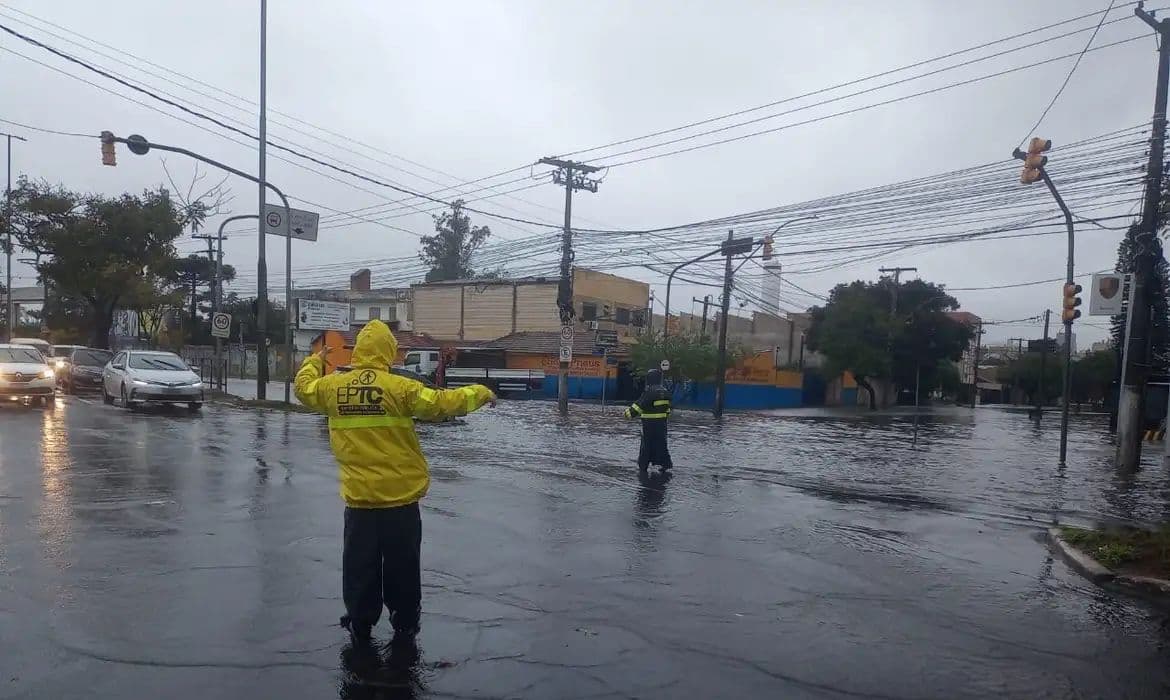 Governo decreta emergência em sete municípios do RS após chuvas intensas