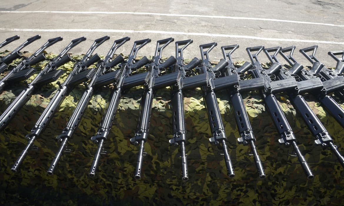 Governo do RJ determina recadastramento obrigatório de armas de fogo