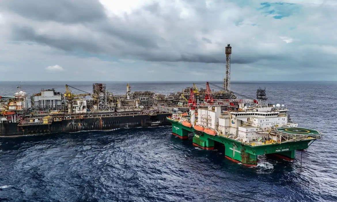 Governo mantém imposto de 12% sobre exportação de petróleo
