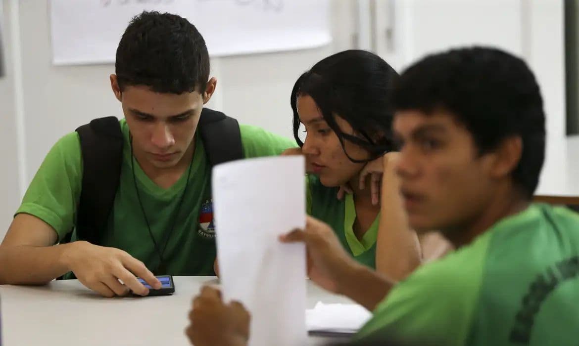 Inclusão digital no Brasil: o abismo tecnológico entre periferia e polos