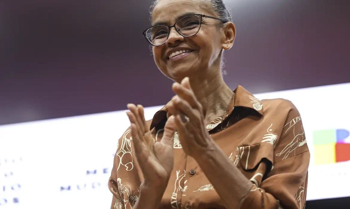 Marina Silva recebe Legião de Honra, maior condecoração da França