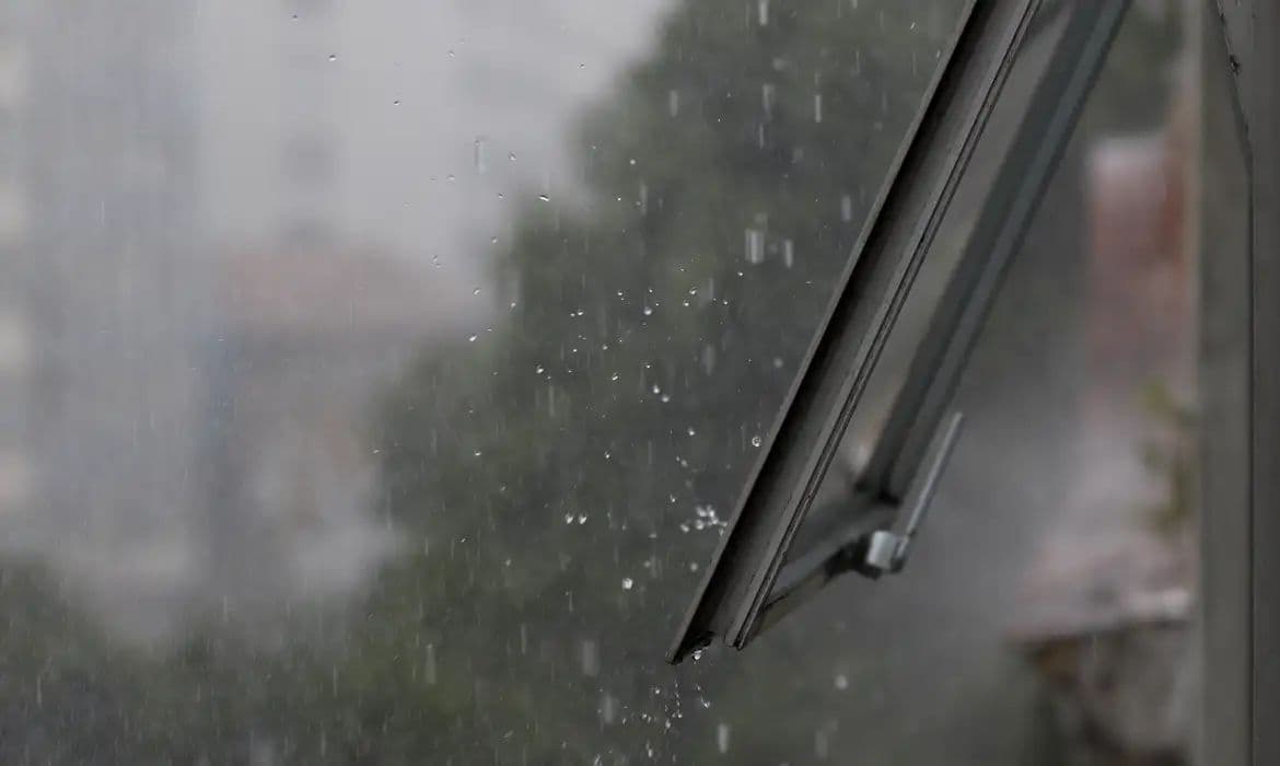 Meteorologia alerta para chuva de granizo na Região Sul