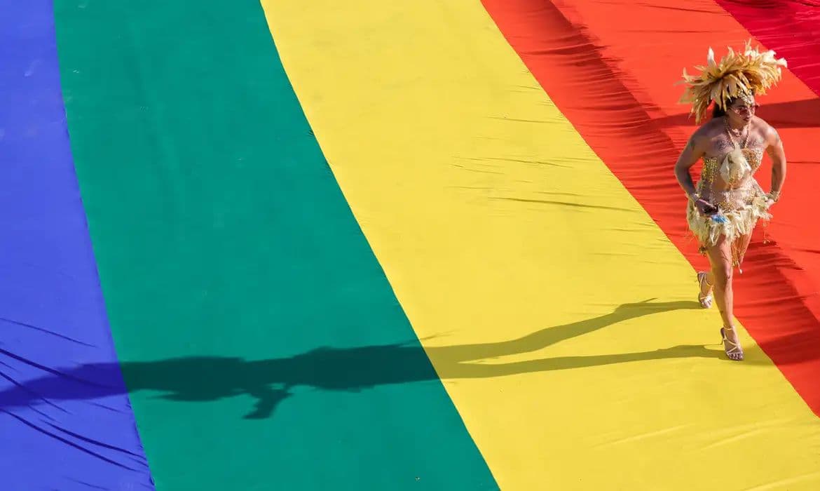 Parada Brasília Orgulho promove conscientização política e voto consciente