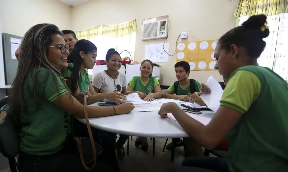 Pé-de-Meia: estudantes nascidos em setembro e outubro recebem parcela