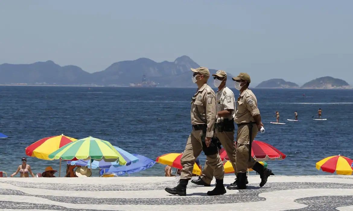 Rio de Janeiro inicia operação de ordenamento urbano nas praias da Zona Sul