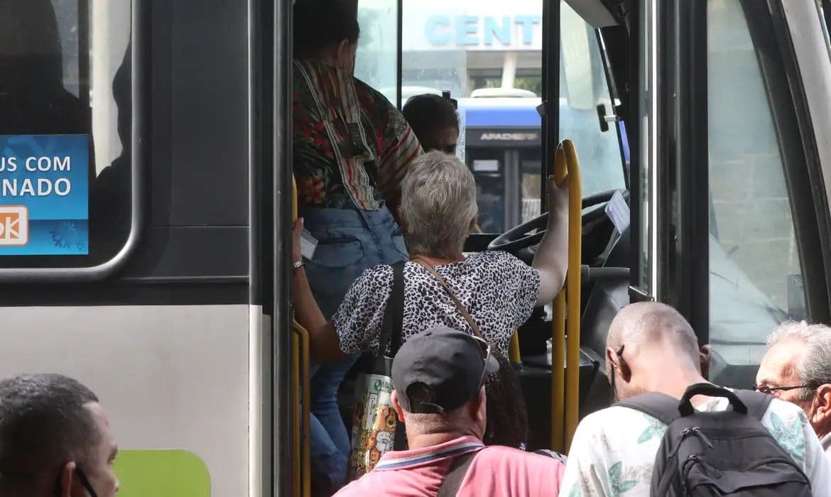 Rodoviários do Rio buscam acordo salarial em audiência no TRT-RJ