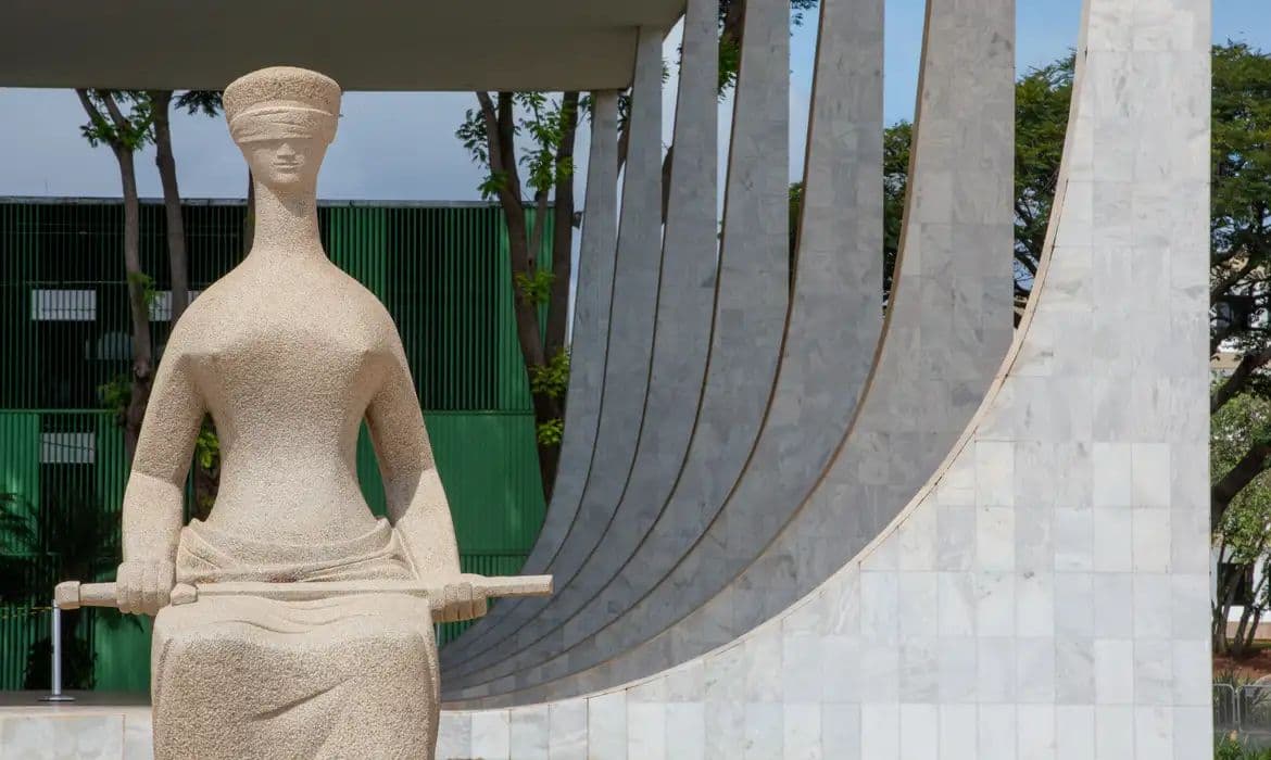STF mantém fim da aposentadoria compulsória como pena para juízes