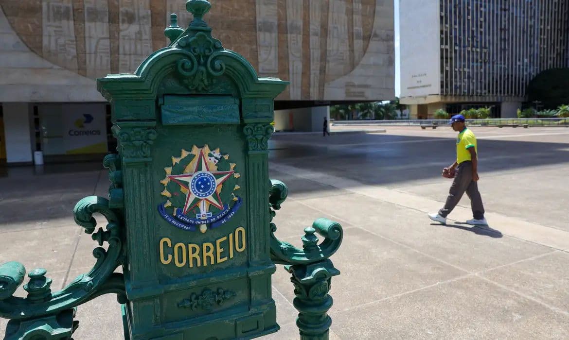 TCU alerta sobre riscos fiscais na universalização dos Correios