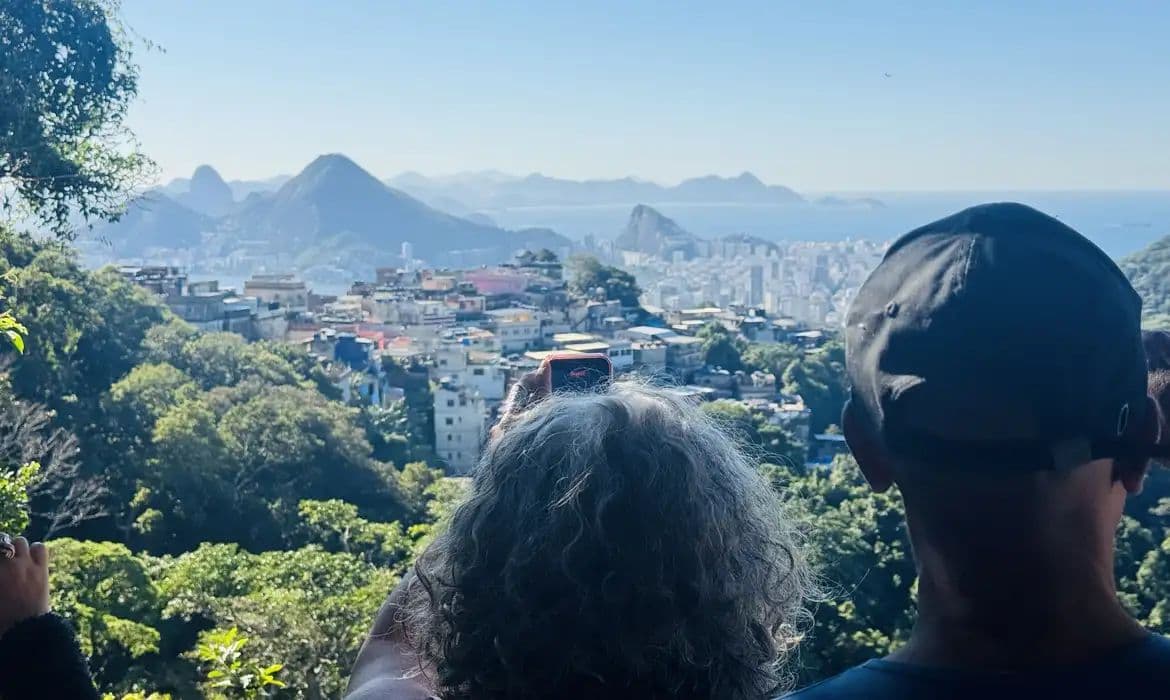 Trilha na Rocinha revela Mata Atlântica e história do reflorestamento no Rio