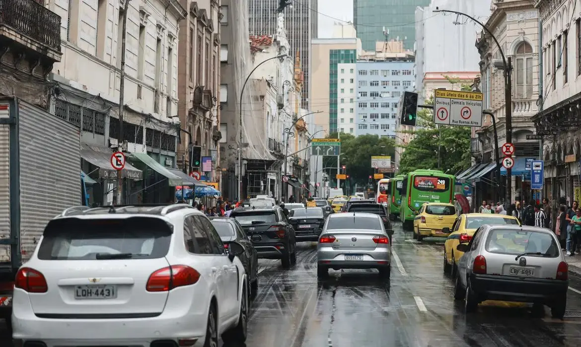 Adesivo eleitoral no carro pode cancelar cobertura do seguro automotivo