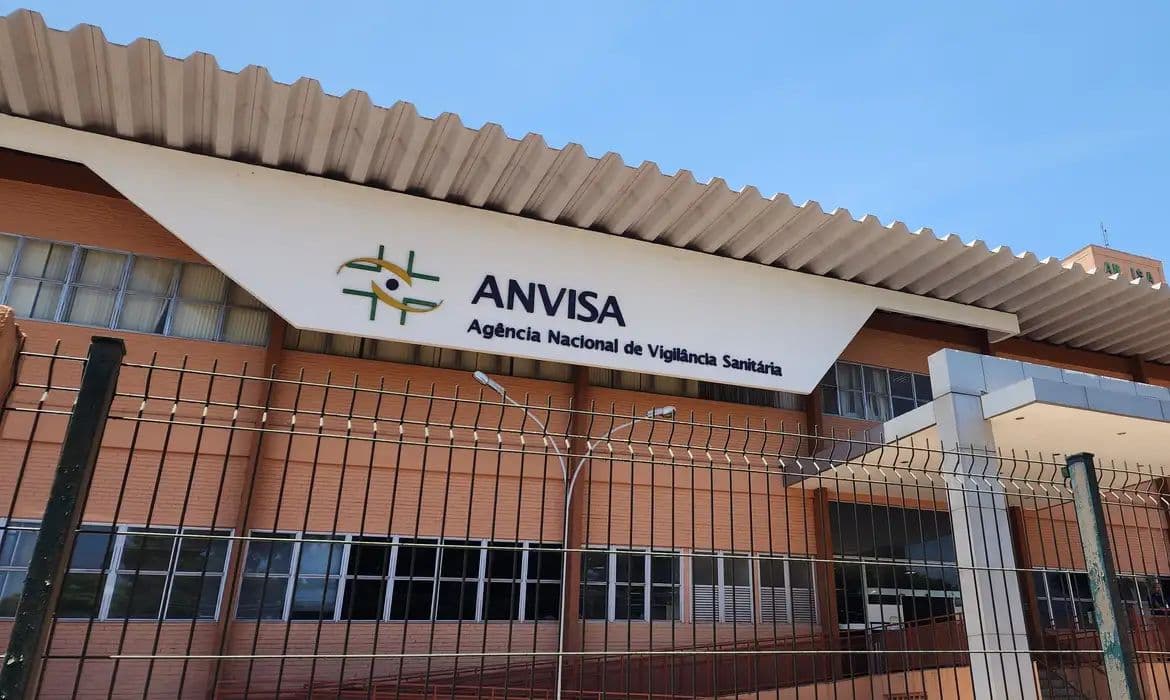 Anvisa proíbe fabricação e venda de cosméticos sem registro