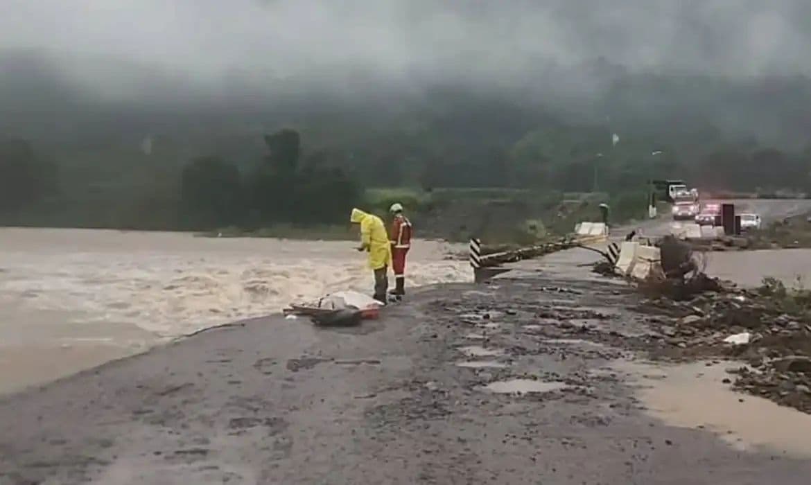 Brasil enfrenta extremos climáticos com alerta de tempestade e baixa umidade