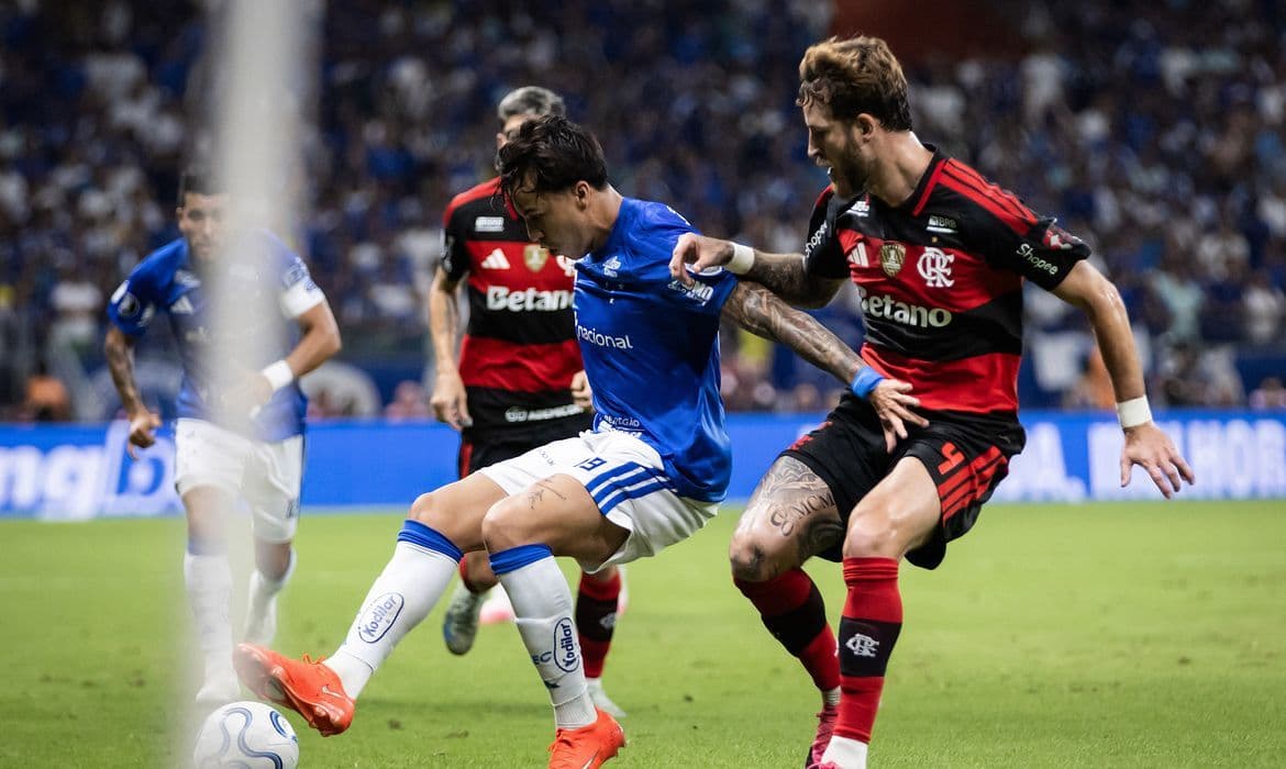 Cruzeiro e Flamengo empatam em jogo de ida das oitavas da Libertadores