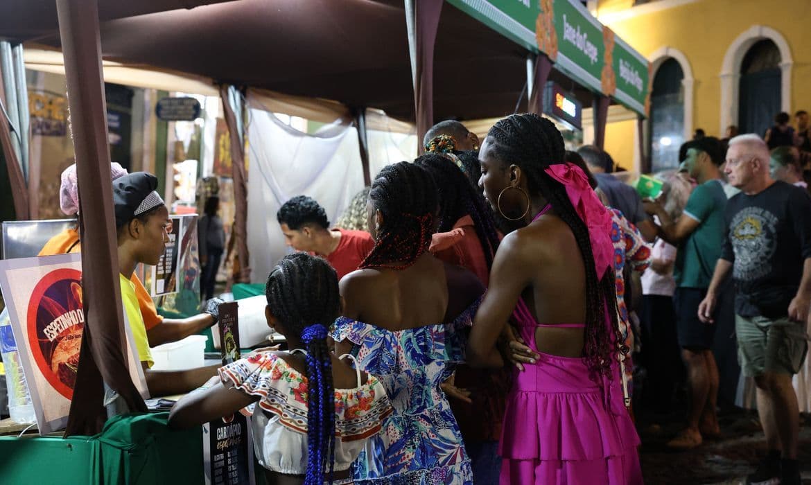 Flipelô 2024: Salvador celebra literatura com homenagens e diversidade