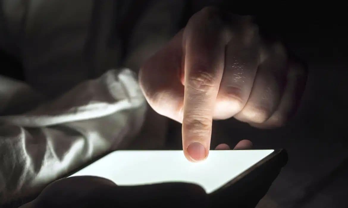 Nova lei endurece penas para crimes sexuais online contra menores