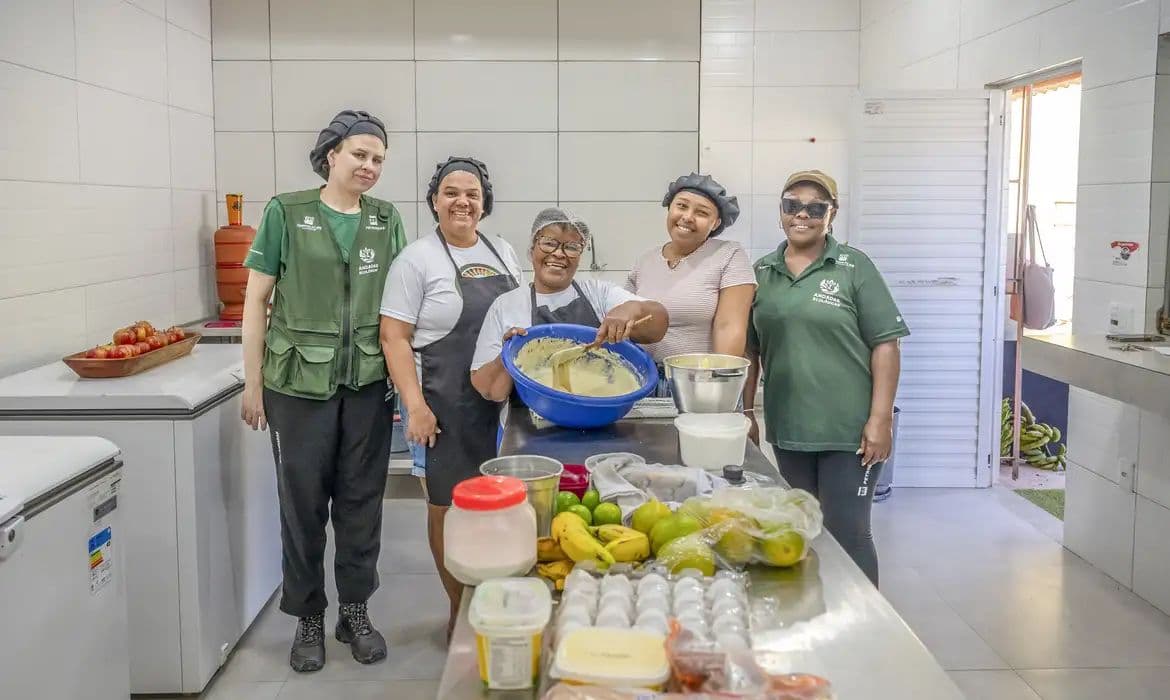 Peixe subestimado impulsiona economia de pescadoras no Rio de Janeiro