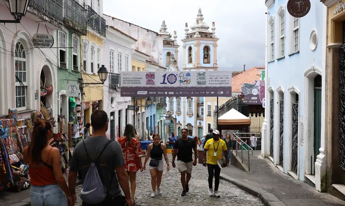 Poetas na Praça: O movimento que desafiou a ditadura com arte e resistência