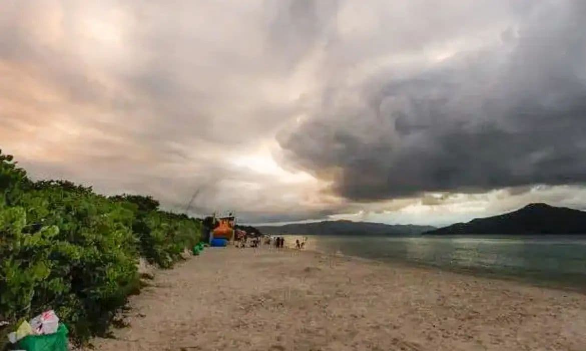 Sul do Brasil em Alerta: Chuvas Intensas e Ventos de até 100 km/h