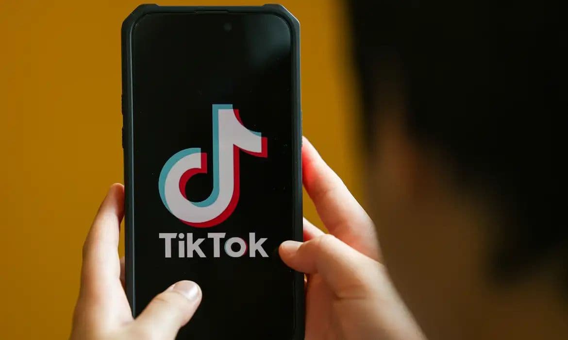 TikTok é multado em R$ 153,7 milhões por falhas em dados de menores