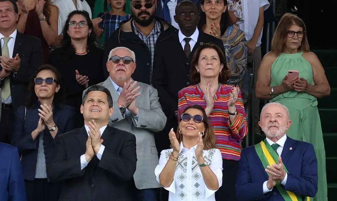 Brasília celebra desfile cívico-militar do Dia da Independência