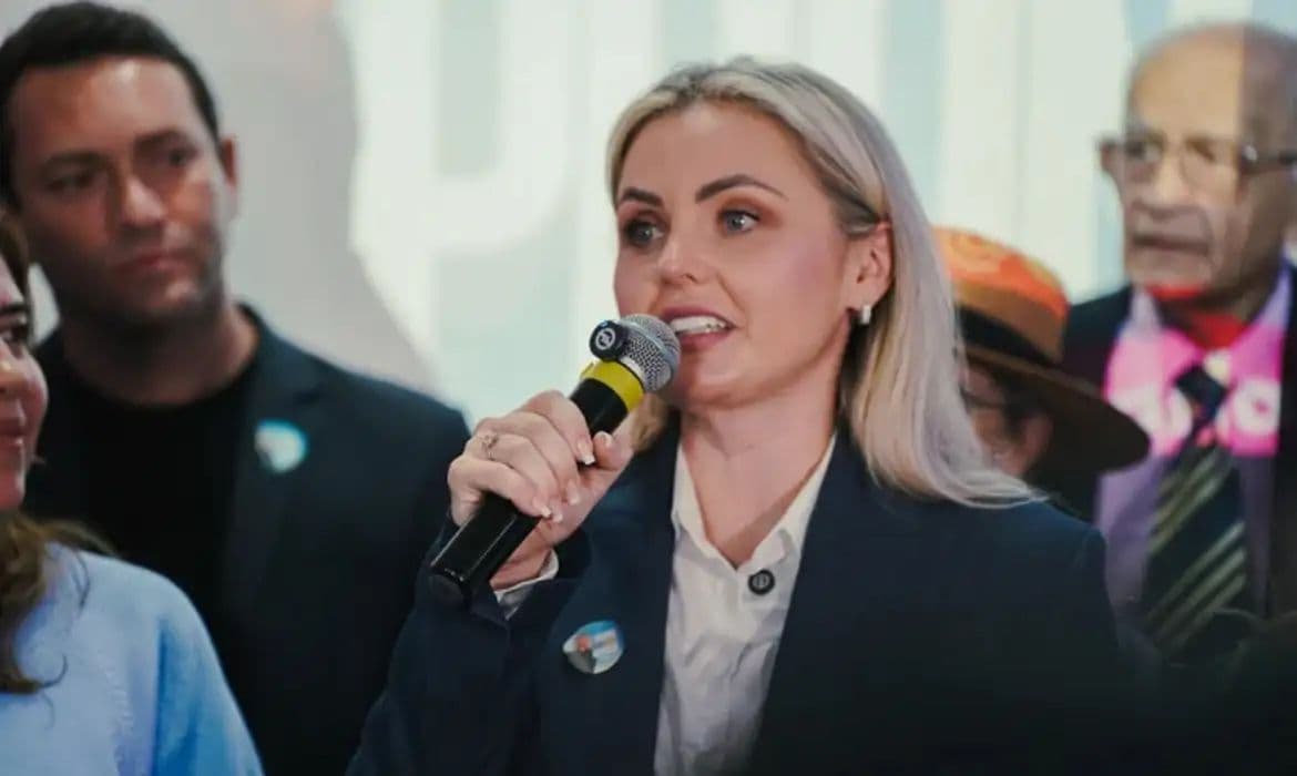 Clariana Barão foca em proteção à mulher e à infância