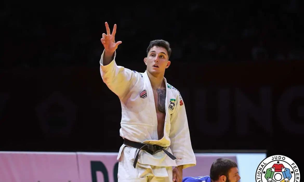 Judoca Guilherme Schimidt conquista ouro no Grand Slam de Budapeste