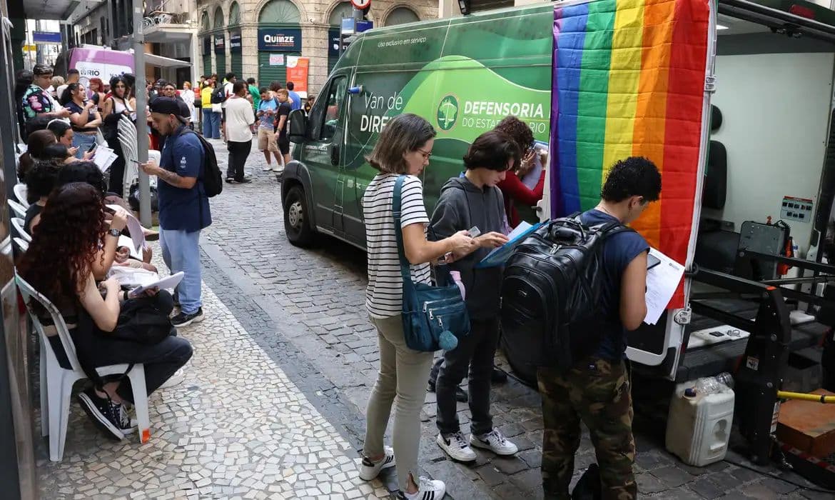 Marcha Trans e Travesti ocupa o Rio de Janeiro em defesa da democracia