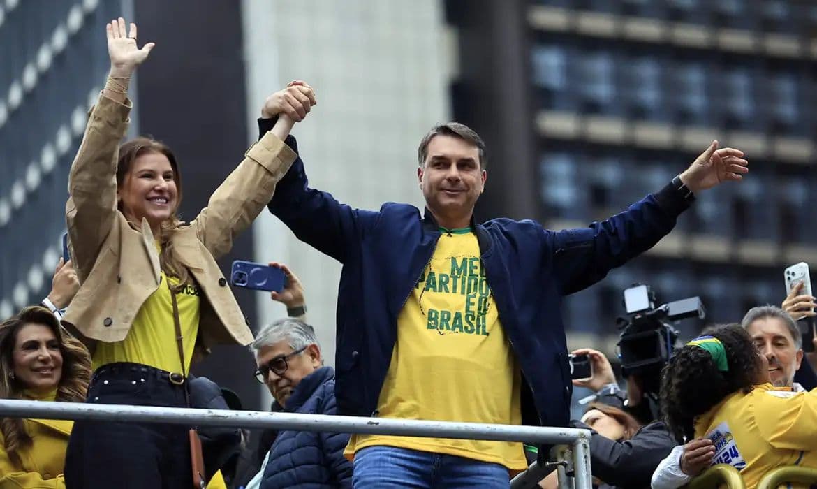 Plano de Governo de Flávio Bolsonaro Foca em Segurança e Ajuste Fiscal