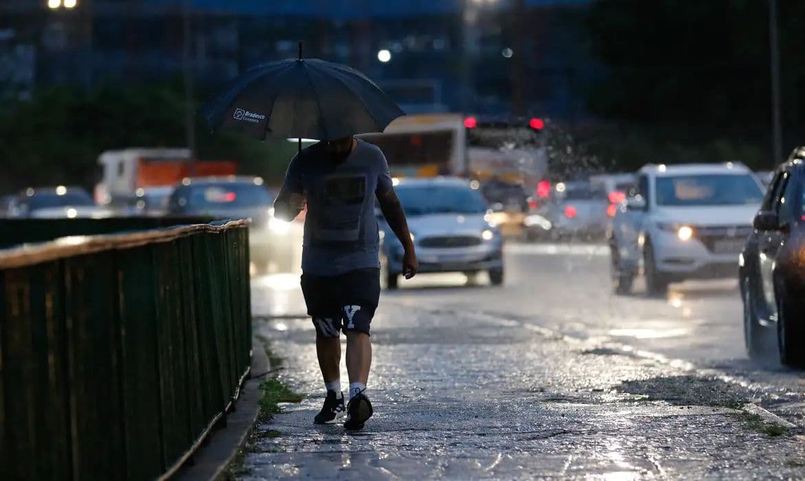 Previsão do tempo: Inmet alerta para chuvas intensas no Sul e Sudeste