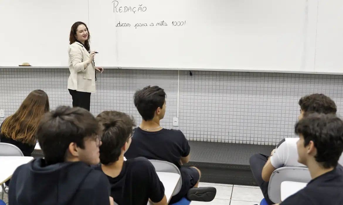 Prova Nacional Docente reúne mais de 625 mil candidatos neste domingo