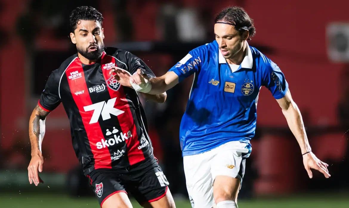 Vitória vence Grêmio e ganha fôlego na luta contra o rebaixamento