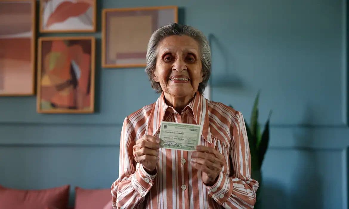 Abstenção de eleitores acima de 70 anos cai quase 10 pontos