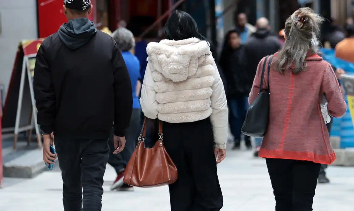 Anticiclone traz queda de temperatura e tempo firme ao Sul do país
